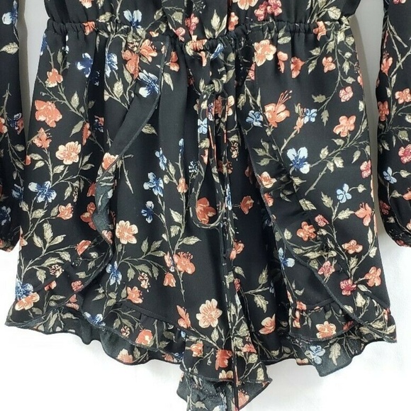 🚫A & F Floral V-neck Ruffle Romper - Picture 7 of 8